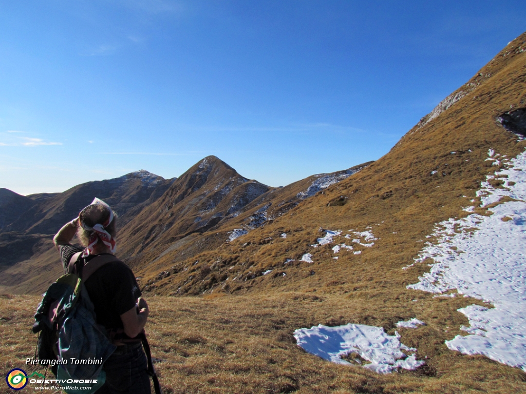 07 Dalla forcella di Valmora sguardo indietro verso il Monte Camplano.JPG